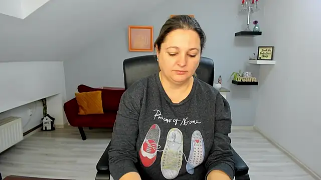 LollaGirl online show from January 9, 4:19 am