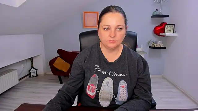 LollaGirl online show from March 28, 4:35 am