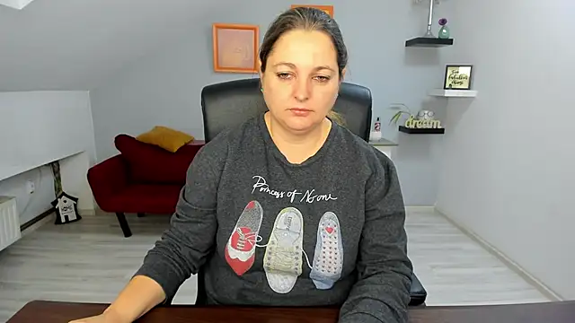 LollaGirl online show from December 19, 4:27 am