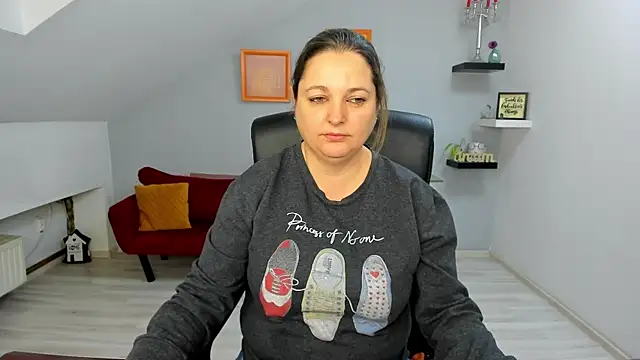 LollaGirl online show from January 12, 4:19 am