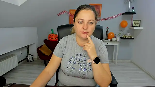 LollaGirl online show from October 28, 4:24 am