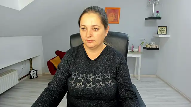 LollaGirl online show from November 10, 4:17 am