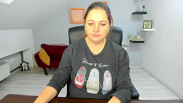 LollaGirl online show from December 1, 4:13 am