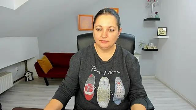 LollaGirl online show from December 18, 4:28 am