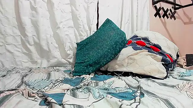 Snapshot of davidlatin66 chatting on February 20, 12:29 am davidlatin66 online show from February 20, 12:29 am