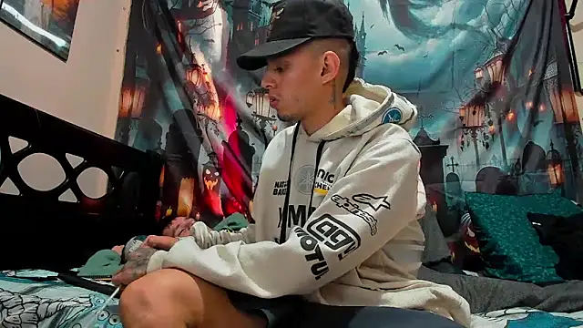 Snapshot of davidlatin66 chatting on November 6, 6:23 pm davidlatin66 online show from November 6, 6:23 pm