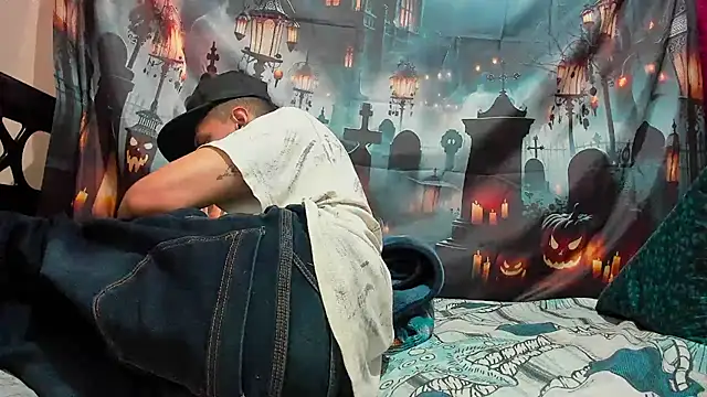 Snapshot of davidlatin66 chatting on November 14, 8:12 pm davidlatin66 online show from November 14, 8:12 pm