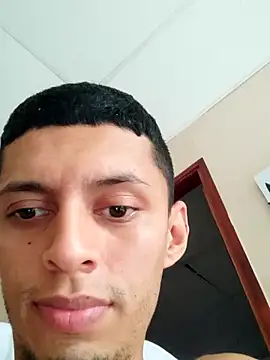 Snapshot of davidlatin66 chatting on February 7, 10:29 pm davidlatin66 online show from February 7, 10:29 pm