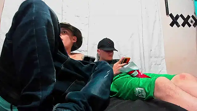 Snapshot of davidlatin66 chatting on February 24, 2:56 am davidlatin66 online show from February 24, 2:56 am