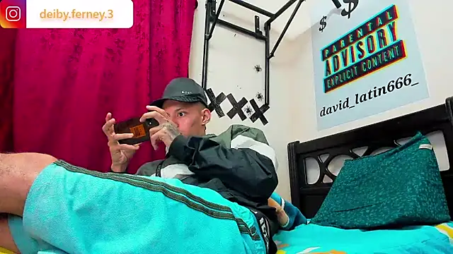 Snapshot of davidlatin66 chatting on March 6, 1:27 am davidlatin66 online show from March 6, 1:27 am