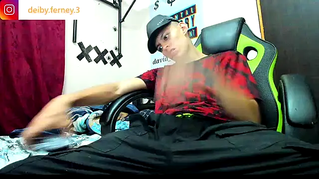 Snapshot of davidlatin66 chatting on January 28, 2:21 am davidlatin66 online show from January 28, 2:21 am