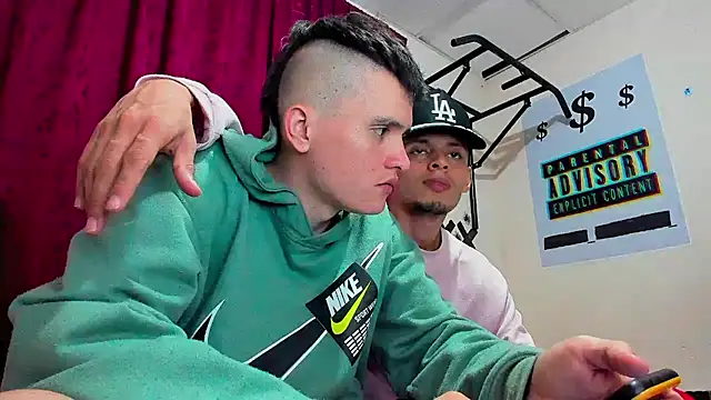 Snapshot of davidlatin66 chatting on October 10, 4:02 am davidlatin66 online show from October 10, 4:02 am