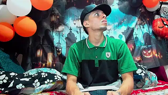 Snapshot of davidlatin66 chatting on October 17, 1:20 am davidlatin66 online show from October 17, 1:20 am