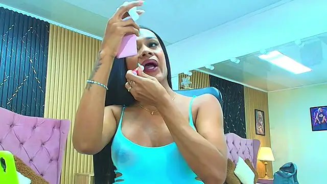 Snapshot of BARBIE_BROWNN chatting on June 22, 1:52 pm BARBIE BROWNN online show from June 22, 1:52 pm