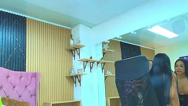 BARBIE BROWNN online show from May 15, 1:42 pm