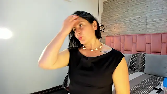 Snapshot of SarahDeyvis chatting on February 19, 1:17 pm SarahDeyvis online show from February 19, 1:17 pm