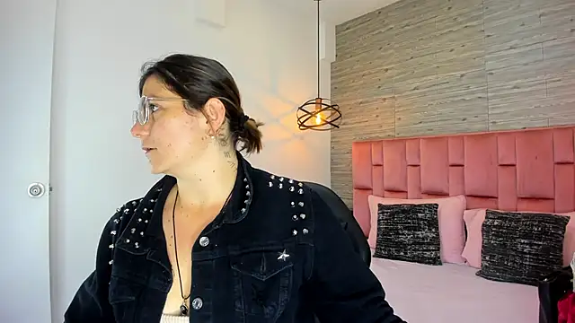 Snapshot of SarahDeyvis chatting on September 8, 2:27 pm SarahDeyvis online show from September 8, 2:27 pm