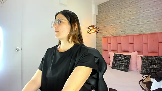 Snapshot of SarahDeyvis chatting on September 28, 2:35 pm SarahDeyvis online show from September 28, 2:35 pm