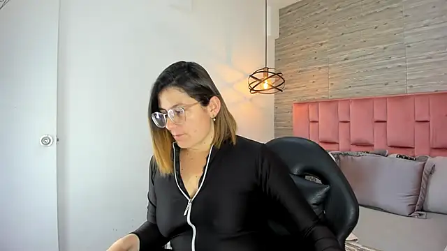 SarahDeyvis online show from October 21, 1:10 pm