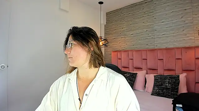 Snapshot of SarahDeyvis chatting on September 17, 4:09 pm SarahDeyvis online show from September 17, 4:09 pm