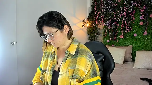 SarahDeyvis online show from December 16, 2:32 pm