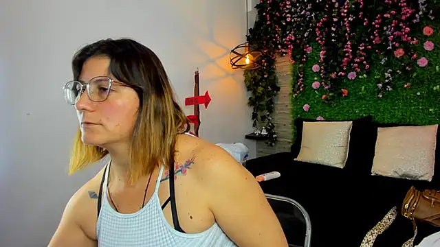 SarahDeyvis online show from November 8, 2:31 pm