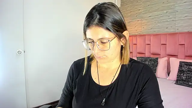 Snapshot of SarahDeyvis chatting on September 18, 6:22 pm SarahDeyvis online show from September 18, 6:22 pm