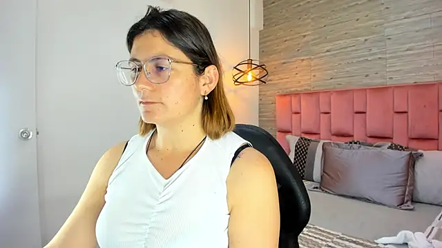 Snapshot of SarahDeyvis chatting on October 6, 12:06 pm SarahDeyvis online show from October 6, 12:06 pm