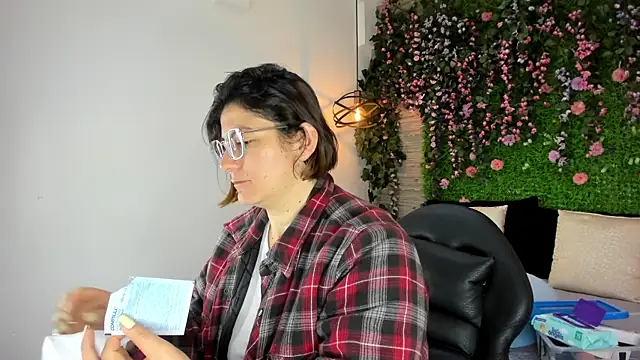 SarahDeyvis online show from November 30, 2:29 pm