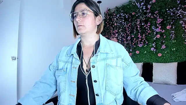 SarahDeyvis online show from December 1, 1:01 pm