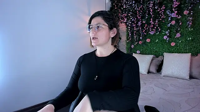 SarahDeyvis online show from December 2, 1:06 am