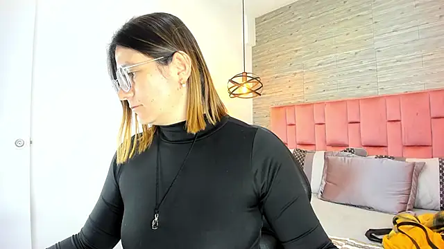 Snapshot of SarahDeyvis chatting on October 17, 5:15 pm SarahDeyvis online show from October 17, 5:15 pm