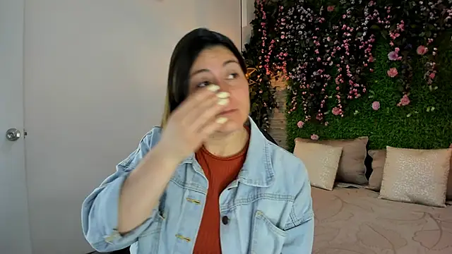 SarahDeyvis online show from December 17, 1:49 pm