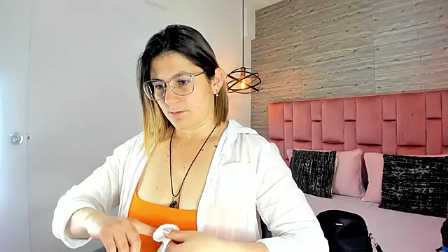 Snapshot of SarahDeyvis chatting on September 24, 1:39 pm SarahDeyvis online show from September 24, 1:39 pm