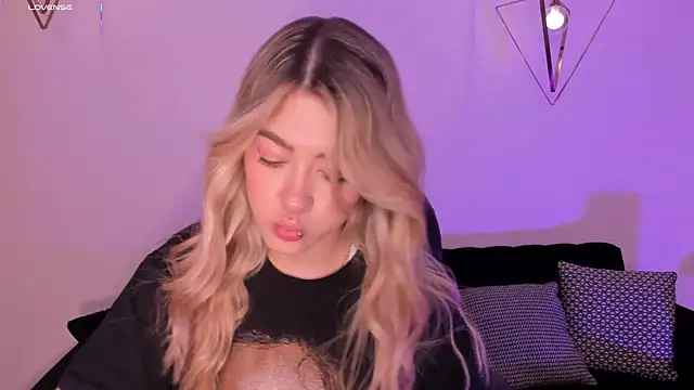 EveBensonX online show from October 30, 12:36 pm