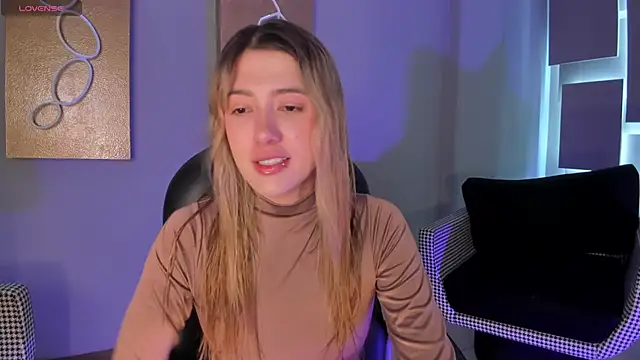 Snapshot of EveBensonX chatting on February 22, 5:58 pm EveBensonX online show from February 22, 5:58 pm