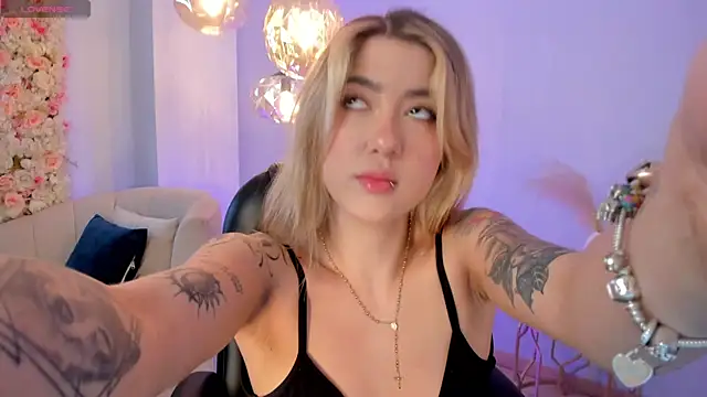 EveBensonX online show from October 26, 5:57 pm