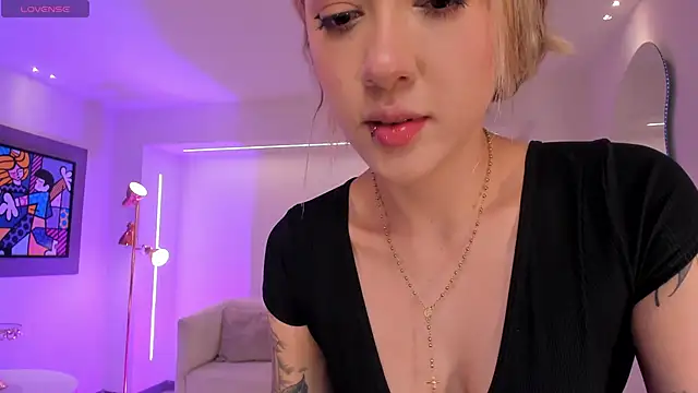 Snapshot of EveBensonX chatting on October 13, 12:29 pm EveBensonX online show from October 13, 12:29 pm