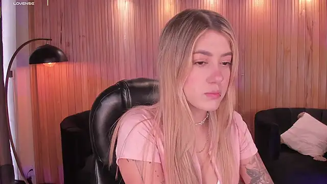 EveBensonX online show from November 16, 6:01 pm