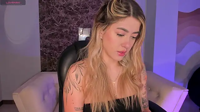 EveBensonX online show from November 21, 12:59 pm