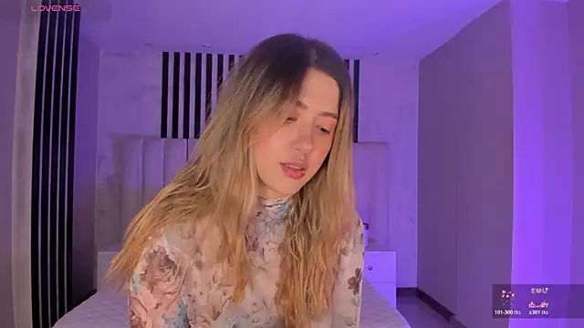 EveBensonX online show from April 7, 7:37 pm