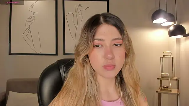 EveBensonX online show from April 12, 6:00 pm