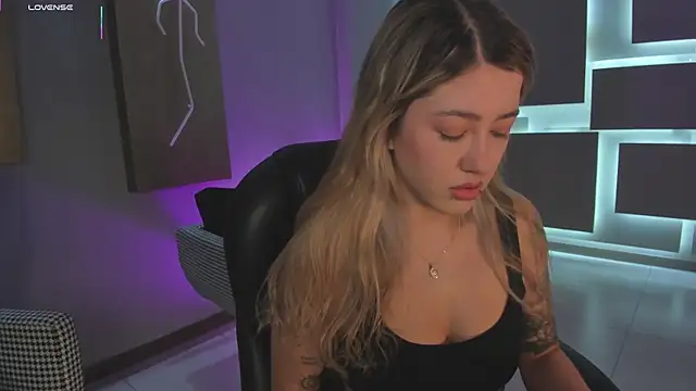 EveBensonX online show from December 15, 12:44 pm