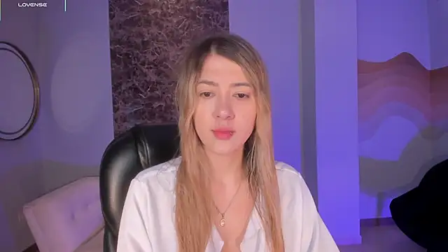 Snapshot of EveBensonX chatting on February 14, 12:38 pm EveBensonX online show from February 14, 12:38 pm