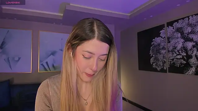 EveBensonX online show from March 8, 6:00 pm