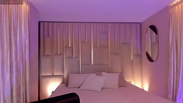 EveBensonX online show from November 9, 9:19 pm