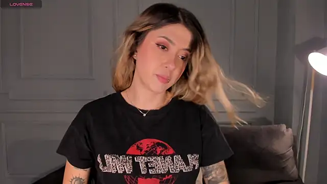 EveBensonX online show from April 13, 8:02 pm