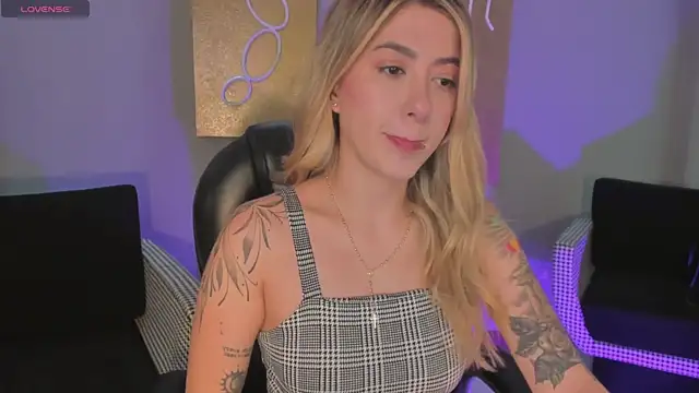 EveBensonX online show from November 14, 12:42 pm