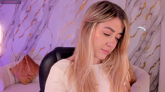 EveBensonX online show from December 4, 11:53 am