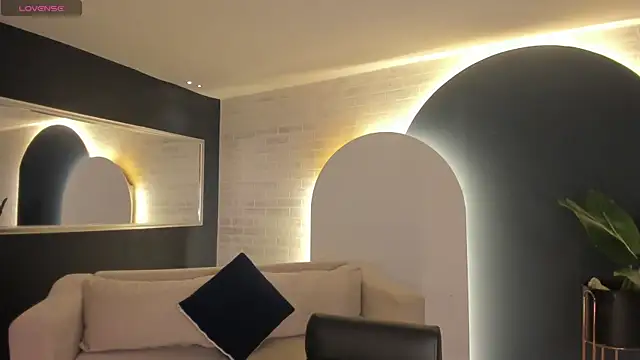 EveBensonX online show from April 3, 6:36 pm